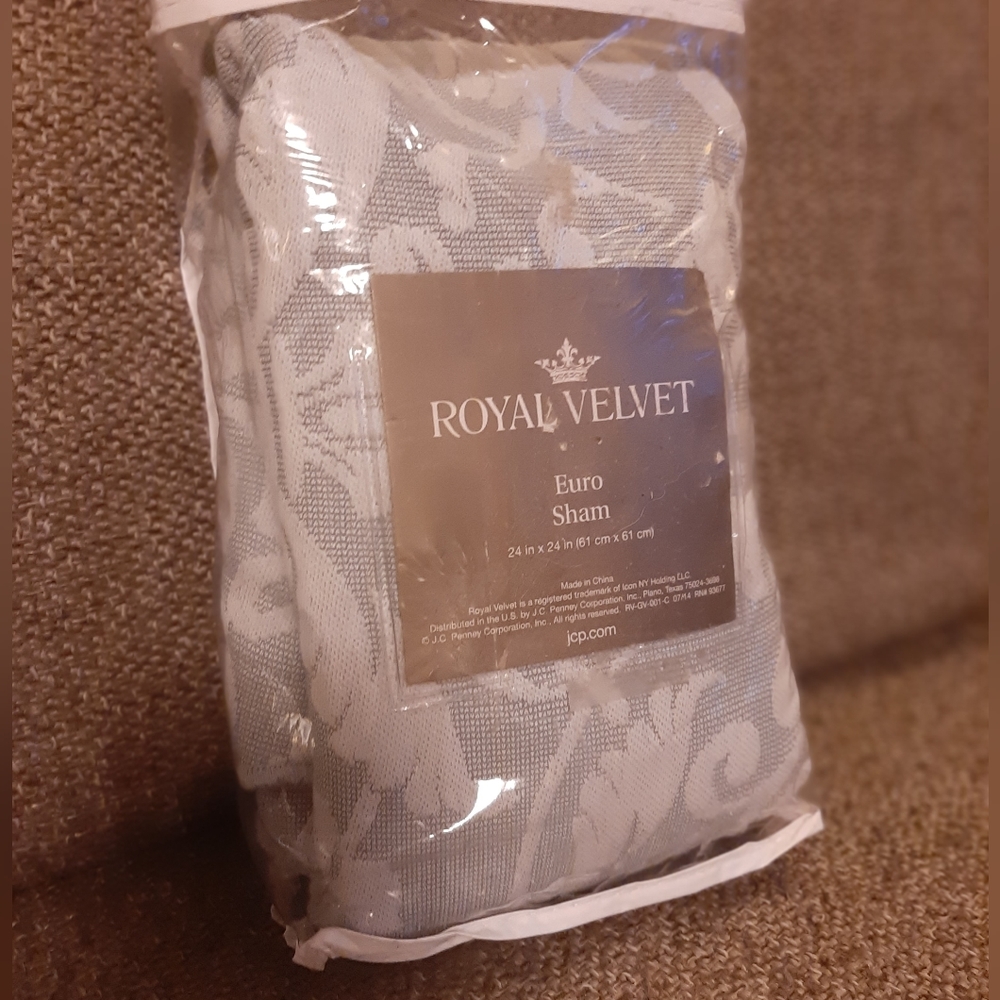 💲Royal Velvet Euro Sham Light Seamist 24x24" Damask
